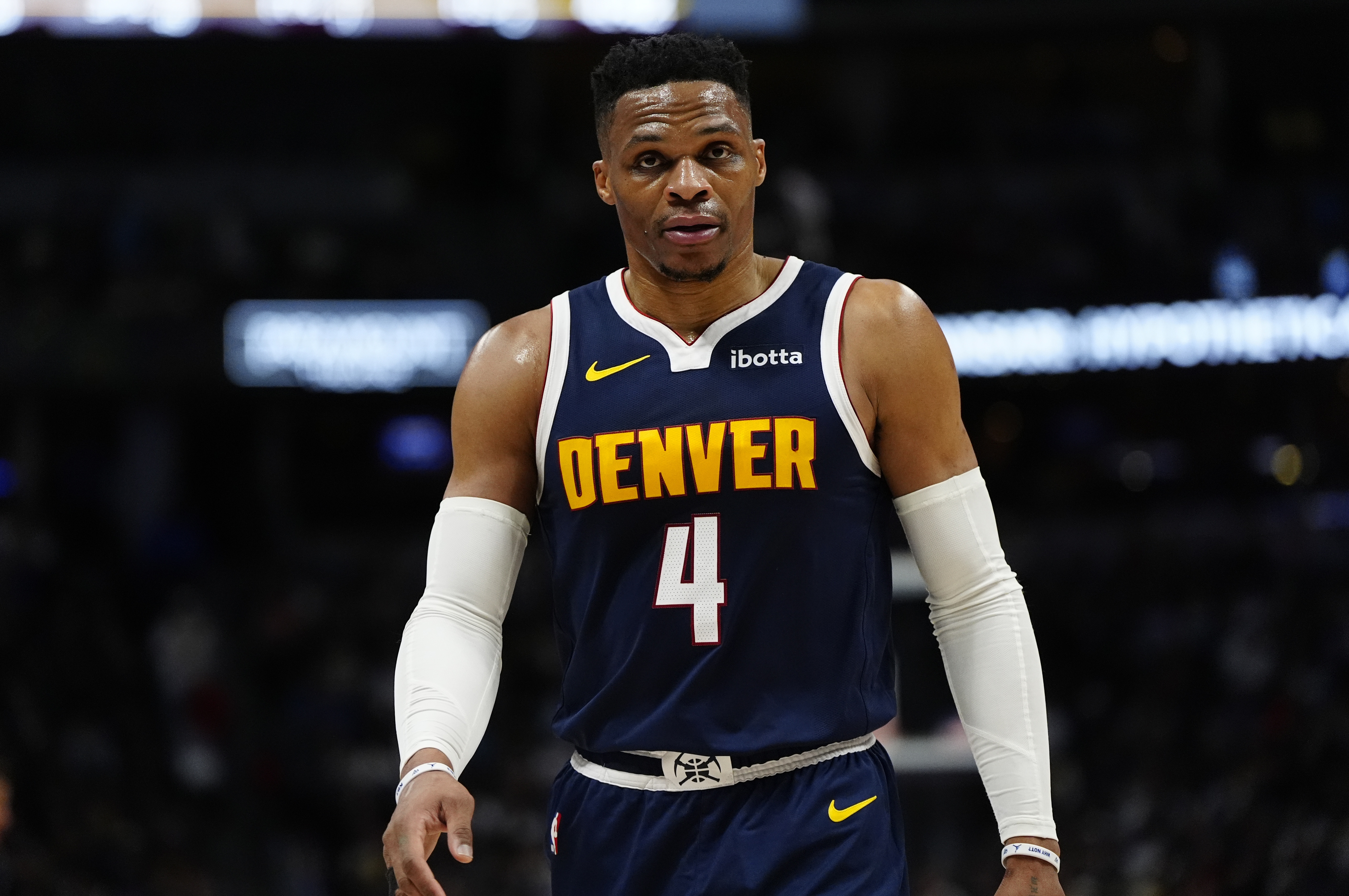 意难平😭！美国当地时间凌晨 威少仍在推特热搜榜第2&约基奇第7