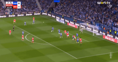 本菲卡捡漏❗帕夫利季斯战巴萨+波尔图两戴帽 荷甲金靴仅卖1800万