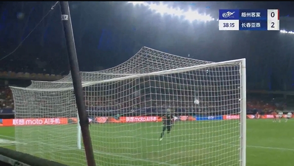半场-谭龙中场吊射破门奥莫伊胡安弗建功 长春亚泰2-0梅州客家