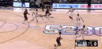 还有机会！小卡三分不中 祖巴茨跟进轻松补篮追到差10分！